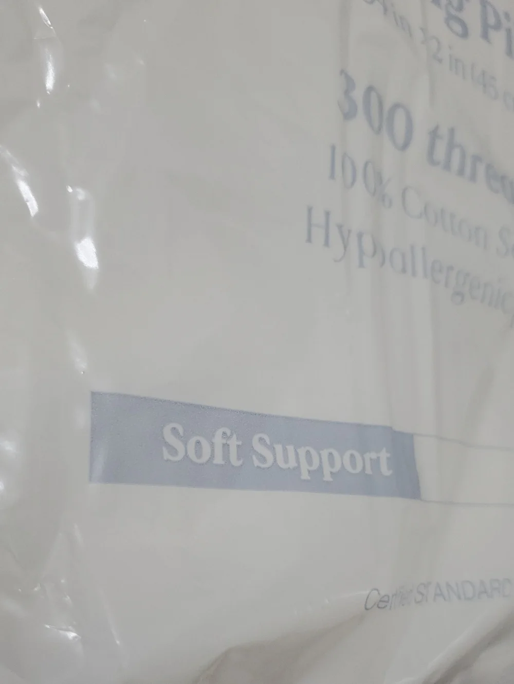 New Nestwell White Down Alternative King Soft Support 1 Pillow.